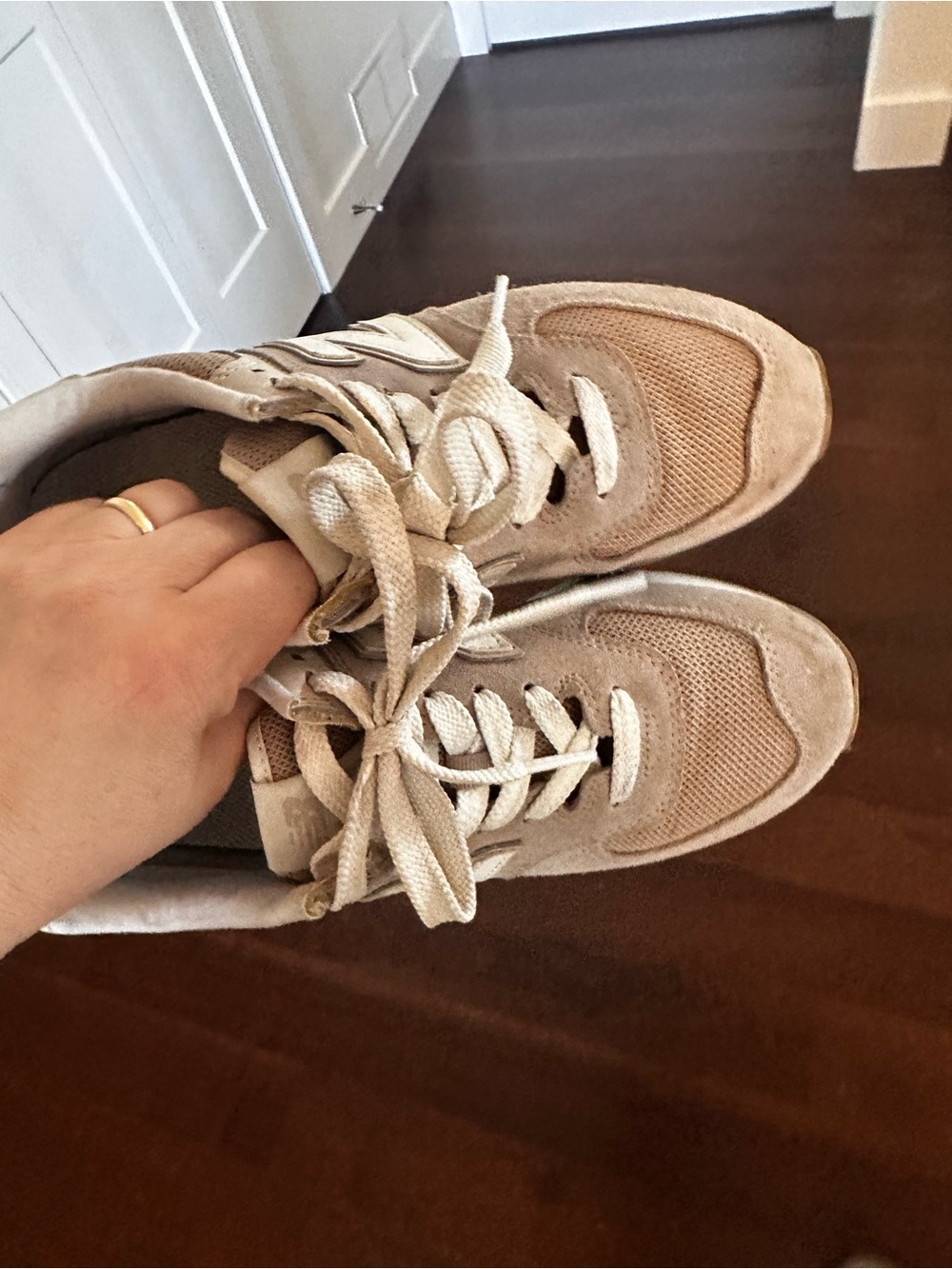 New Balance women Grey and White Classic Sneaker - Picture 10 of 11